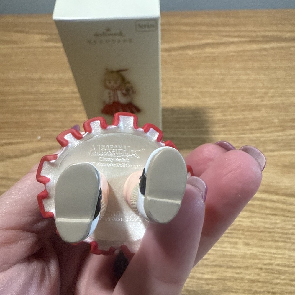 2007 HALLMARK KEEPSAKE ORNAMENT "CHERRY PARFAIT" MADAME ALEXANDER SERIES‎ #12 - Picture 9 of 10